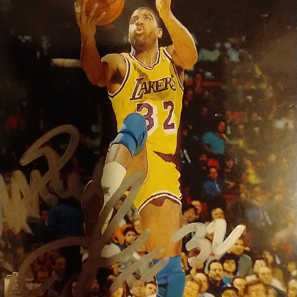 Magic Johnson Basketball card SIGNED